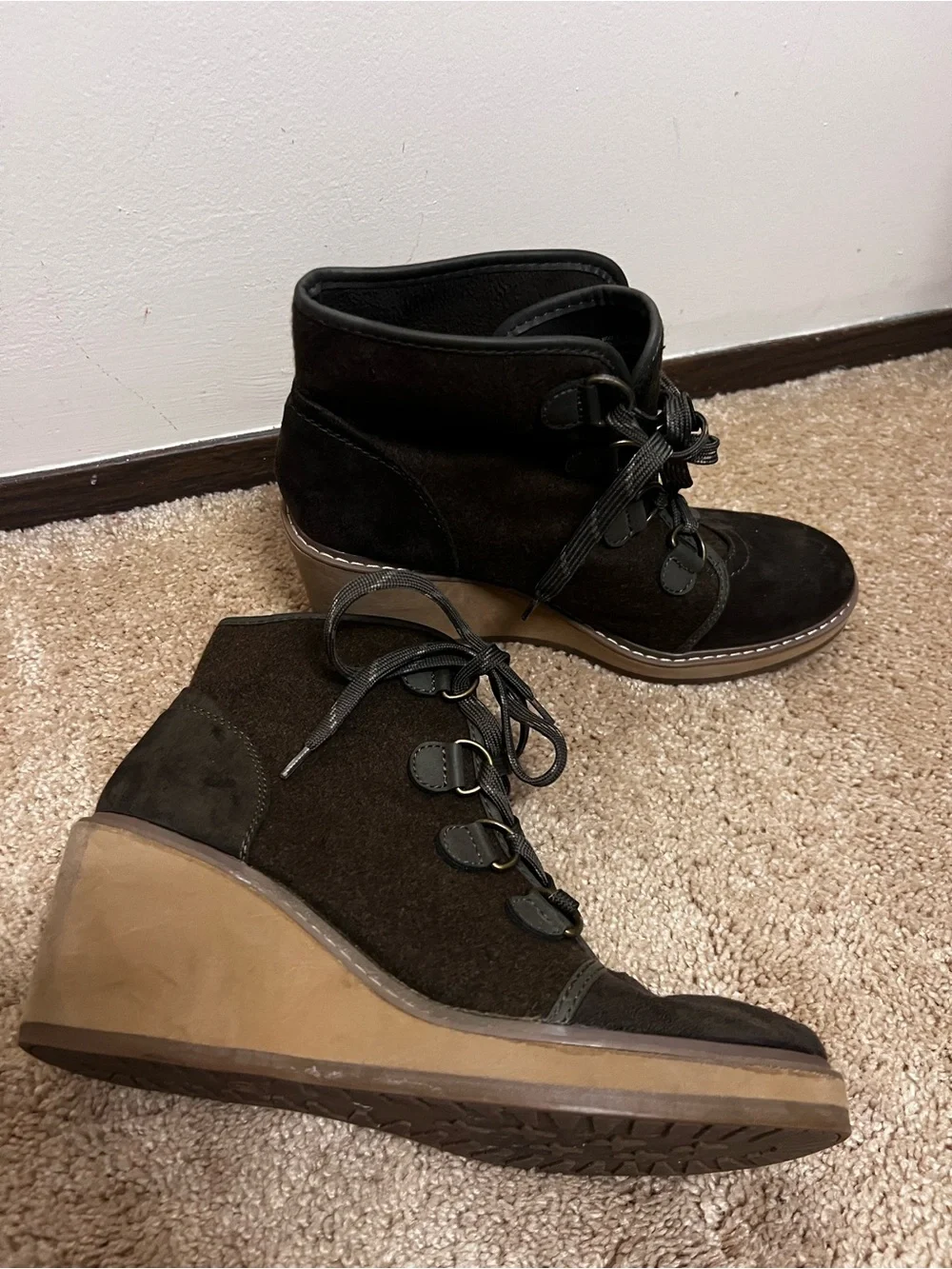 Merona Dark Green Wedge Boot Size 11